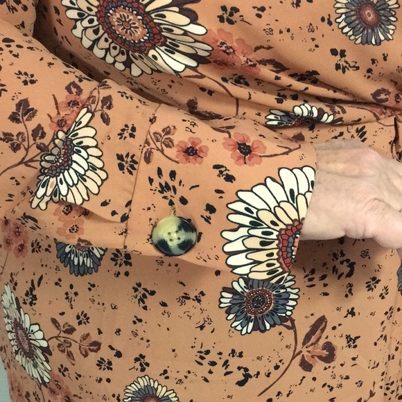 NWOT Plus sized long sleeved women’s floral tunic. - Picture 2 of 5